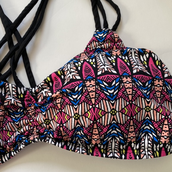 ✨HP✨ EUC Abercrombie bikini top bundle of 2 - Picture 3 of 10